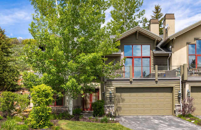 Luxury Townhome at The Cove at Eagle Mountain in Park Meadows