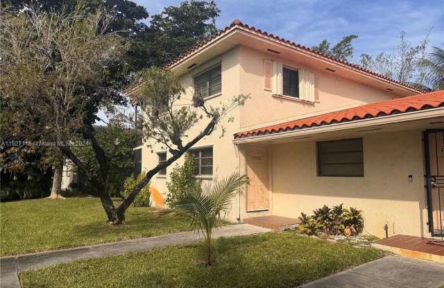 13956 NE 4th Ave - 13956 Northeast 4th Avenue, Golden Glades, FL 33161