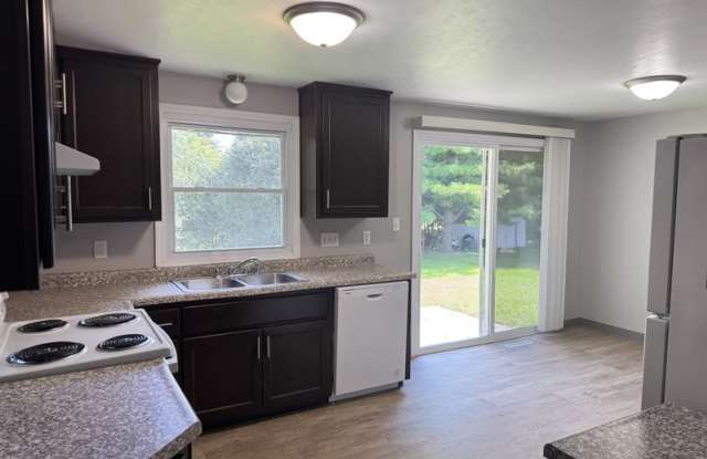 2143 Packerland Drive - 2145