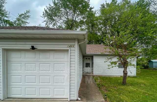 1423 E Central - 1423 East Central Street, Springfield, MO 65802