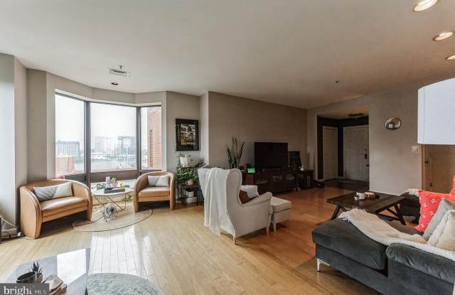 10 East Lee Street - 1#909