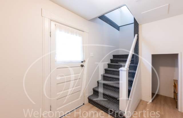 Spacious Attic Apartment Close to WWU