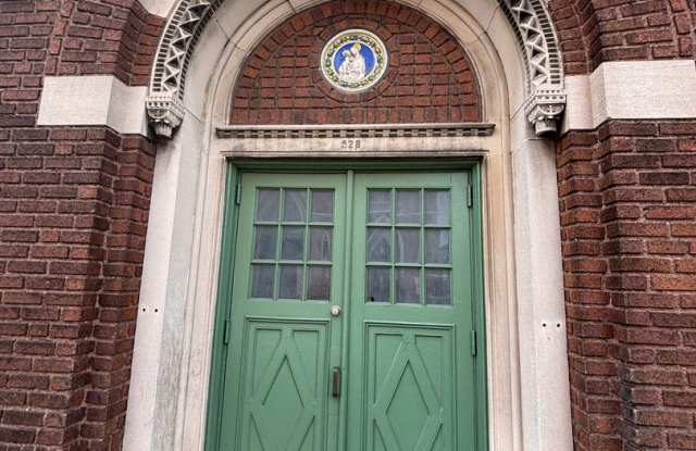 928 Christian Street