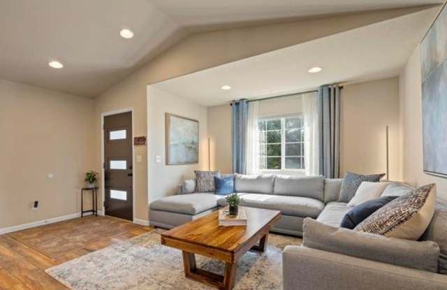 Beautiful 4 Bedroom in Loveland