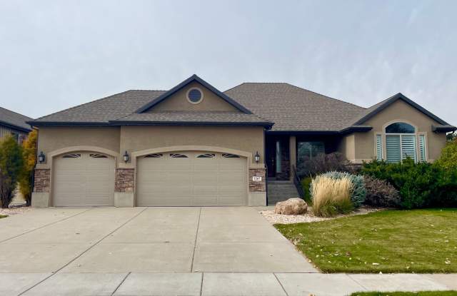 Luxury Fully Furnished 4-Bedroom Home for Rent – Clinton, Utah