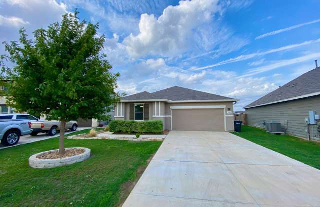 Spacious 4-Bedroom Home in New Braunfels – Outdoor Kitchen + No Back Neighbors!
