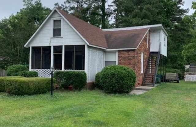 Photo of Studio Apartment on 2nd Floor of House Available Now