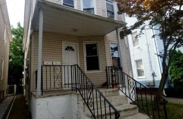 32 Bond St