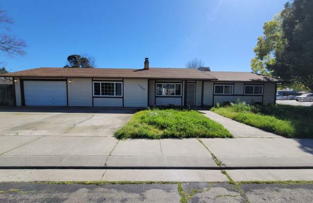 Comfort and Charm at 1460 Linden Way, Manteca