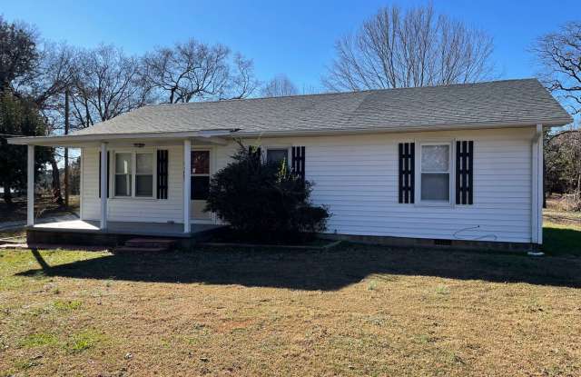 Photo of NICE CLEAN COUNTRY HOME, 3 BDRM 1.5 BA