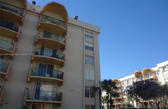 9310 Fontainebleau Blvd