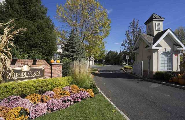 11 MALLARD PL