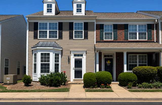 Modern & Spacious Townhome Beside Riverside High School!