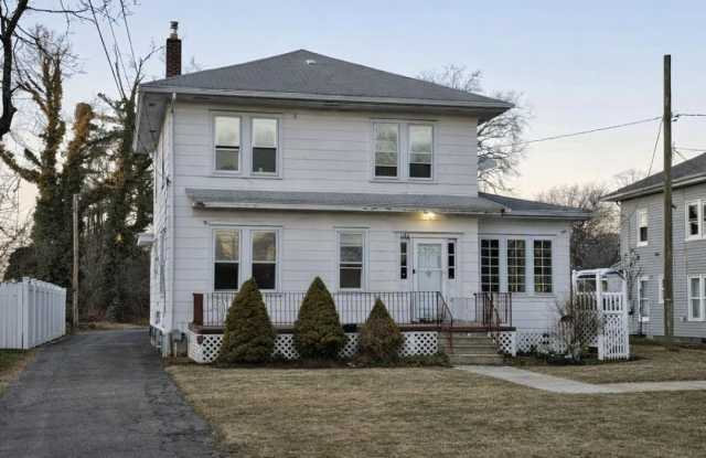 1108 E LANDIS Avenue