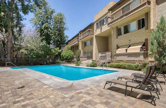 5220 Pearblossom Dr Unit C31