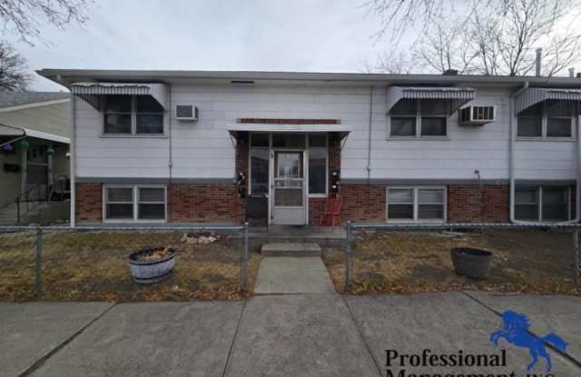 707 1st St W