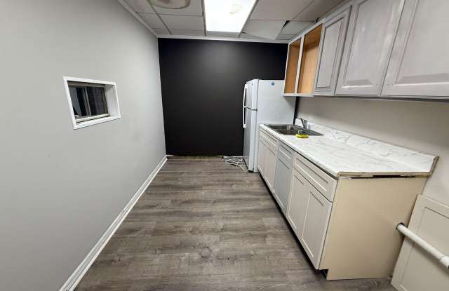 1850 E LINCOLN Highway