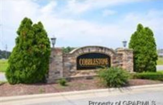 Cobblestone Townhouses - 2128 Flagstone Ct, Greenville, NC 27834