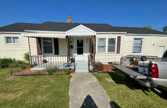 3 Bedroom Convenient to Downtown and A