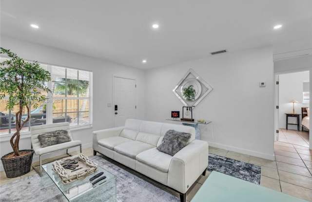 251 Ne 40th Court