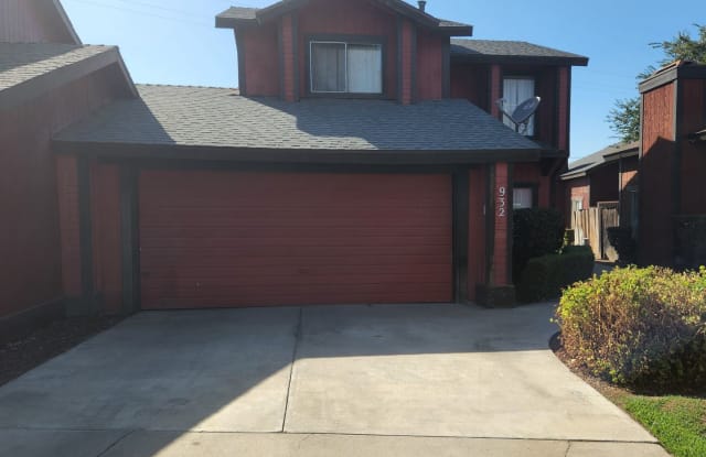 932 E. Oakridge Avenue - 932 East Oakridge Avenue, Visalia, CA 93292