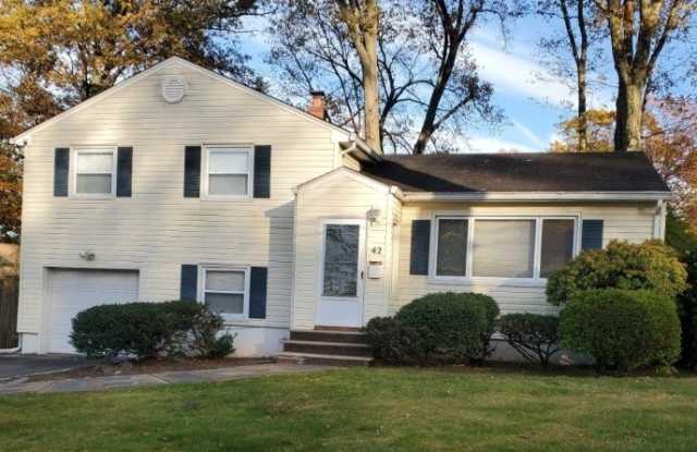 Photo of 42 Cobblewood Rd