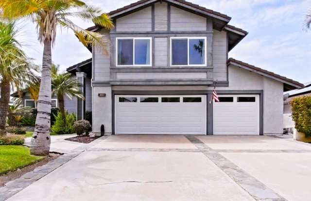 Spectacular 4 bedroom family home with ocean views