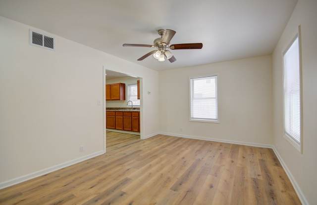 2 bd 1 ba home Crest Hill