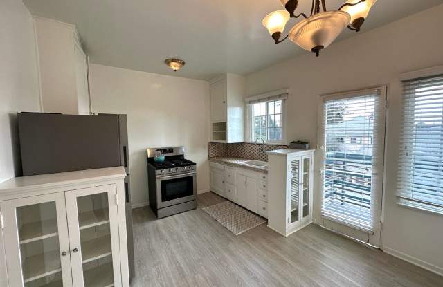 Vintage Style 1+1 - New Kitchen Appliances, Plank Floors, Balcony, pet friendly