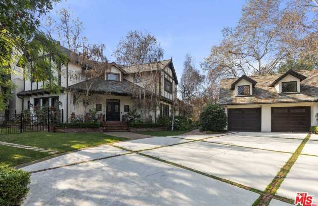 Photo of 11247 BRIARCLIFF Ln