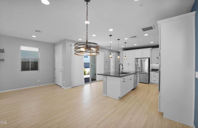 Photo of 2354 W GLORIA Lane