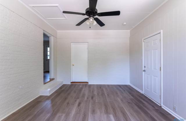 1018 SW 5th Avenue Sw