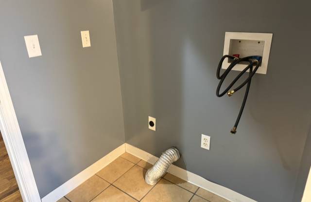 547 Lakeview Avenue - 4 Upper back