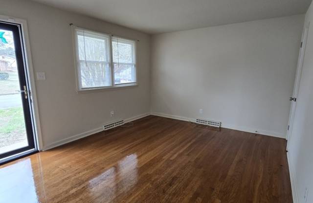 1505 N Halcun Dr