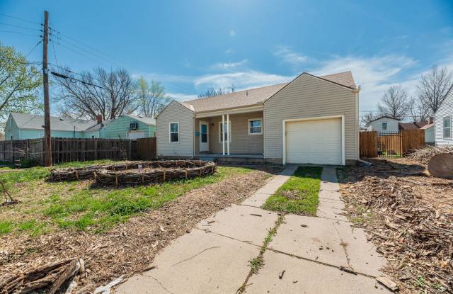 Charming 2 Bedroom Home WITH MOVE IN SPECIAL - 2441 West Newell Street, Wichita, KS 67203