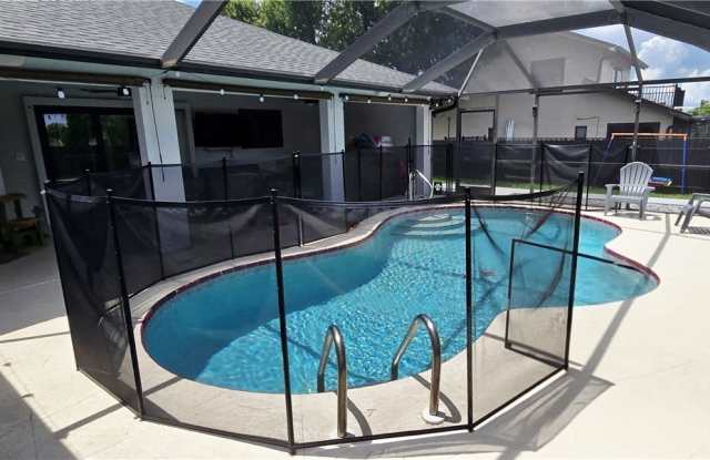 Photo of 933 SW Santa Barbara Place