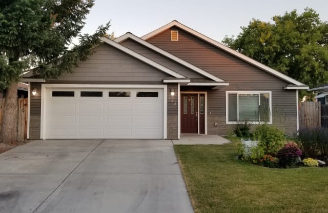 322 E Longfellow Ave - 322 East Longfellow Avenue, Spokane, WA 99207