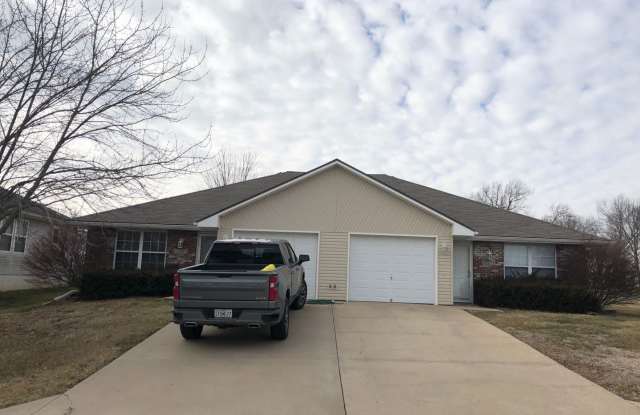 2 Bed Single Level Duplex in Blue Springs