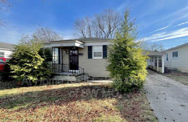 1852 S Pickwick