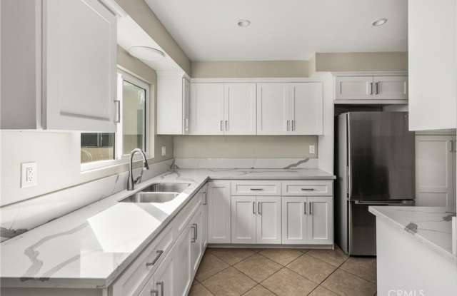 121 S Illinois Street