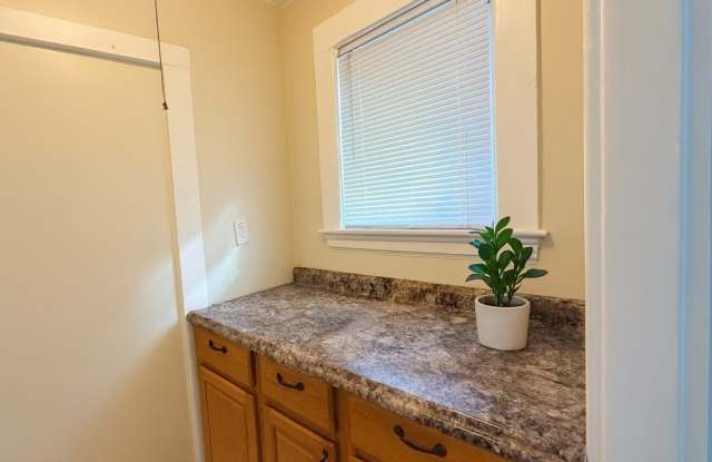 183 Willis Ave unit: 2