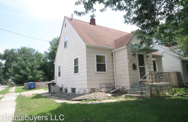 4201 SW 9th St - 4201 Southwest 9th Street, Des Moines, IA 50315