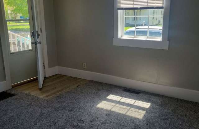 2 Bed House w/ Ramp Access and Fenced in Back Yard + Walk In Shower