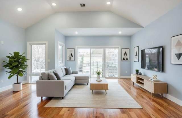 Photo of 251 MANHATTAN AVE