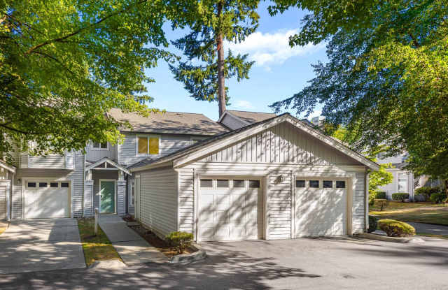 Spacious 3BR Townhome Minutes from Microsoft, Shopping & Parks