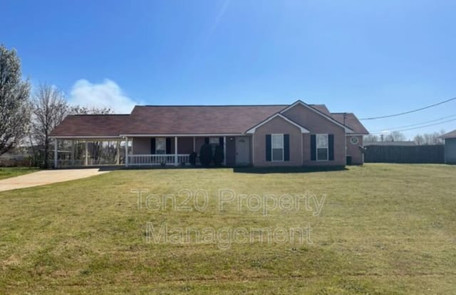 39 Farmbrook Dr - 39 Farmbrook Drive, Russell County, AL 36856