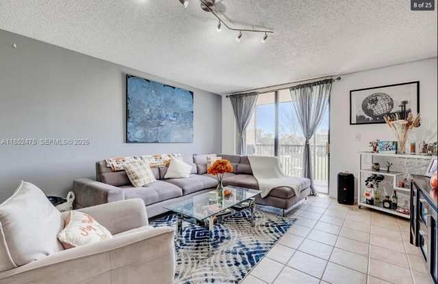 5570 NW 44th St