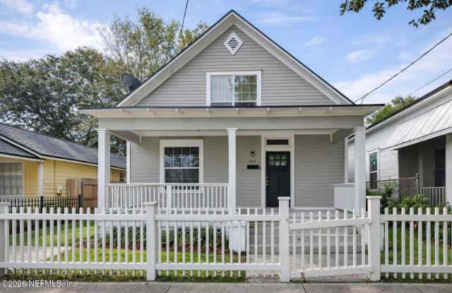 424 WALNUT Court