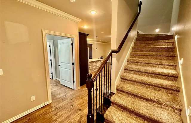 184  E Old Farmington  RD