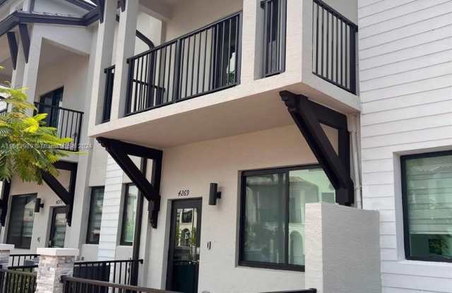 4269 NW 83 AVE
